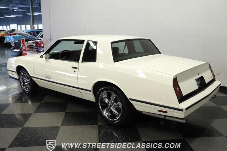 Chevrolet-Monte-carlo-1984-White-Light-Blue-4