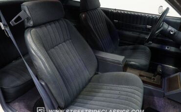 Chevrolet-Monte-carlo-1984-White-Light-Blue-42