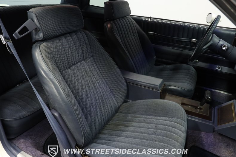 Chevrolet-Monte-carlo-1984-White-Light-Blue-42