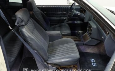 Chevrolet-Monte-carlo-1984-White-Light-Blue-43