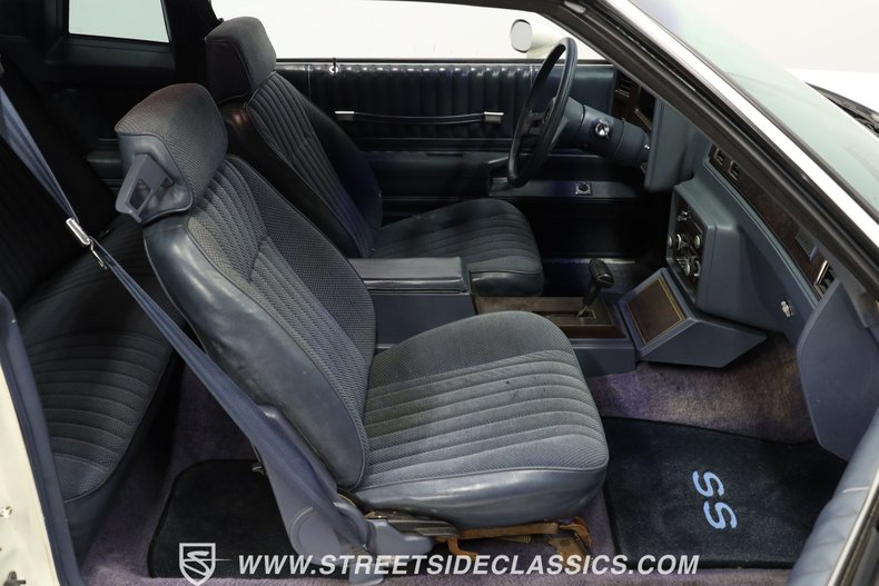 Chevrolet-Monte-carlo-1984-White-Light-Blue-43
