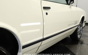 Chevrolet-Monte-carlo-1984-White-Light-Blue-46