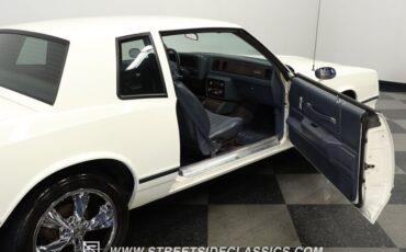 Chevrolet-Monte-carlo-1984-White-Light-Blue-49