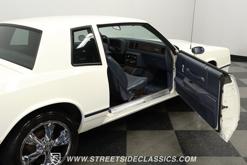 Chevrolet-Monte-carlo-1984-White-Light-Blue-49