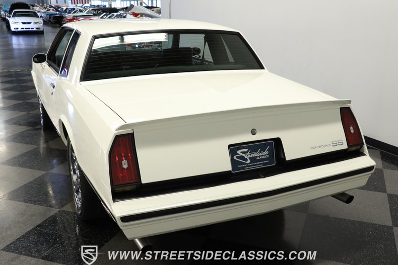 Chevrolet-Monte-carlo-1984-White-Light-Blue-5