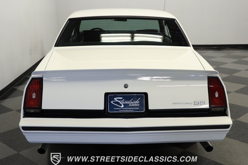 Chevrolet-Monte-carlo-1984-White-Light-Blue-6