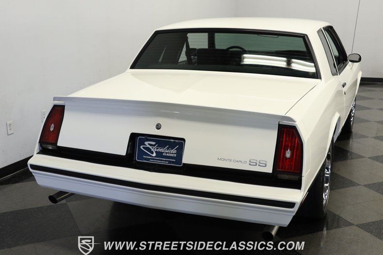 Chevrolet-Monte-carlo-1984-White-Light-Blue-7