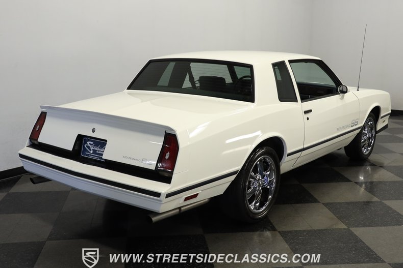 Chevrolet-Monte-carlo-1984-White-Light-Blue-8