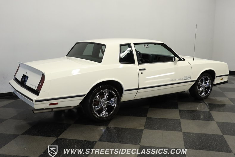 Chevrolet-Monte-carlo-1984-White-Light-Blue-9