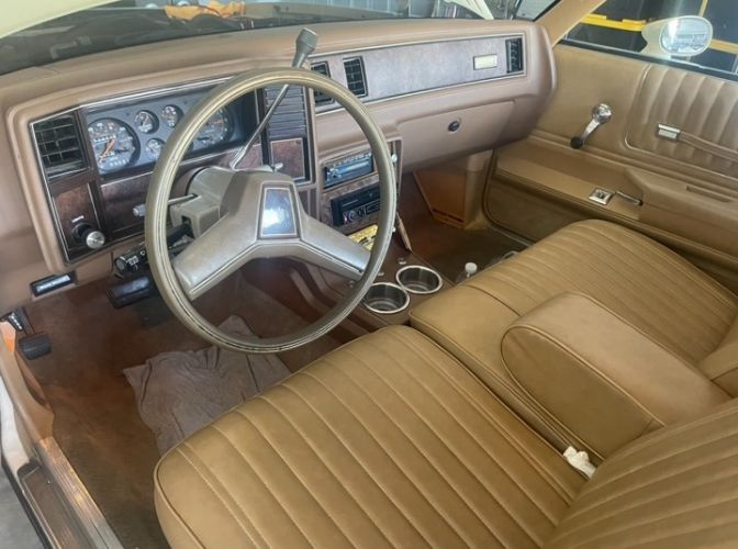 Chevrolet-Monte-carlo-1985-Custom-10