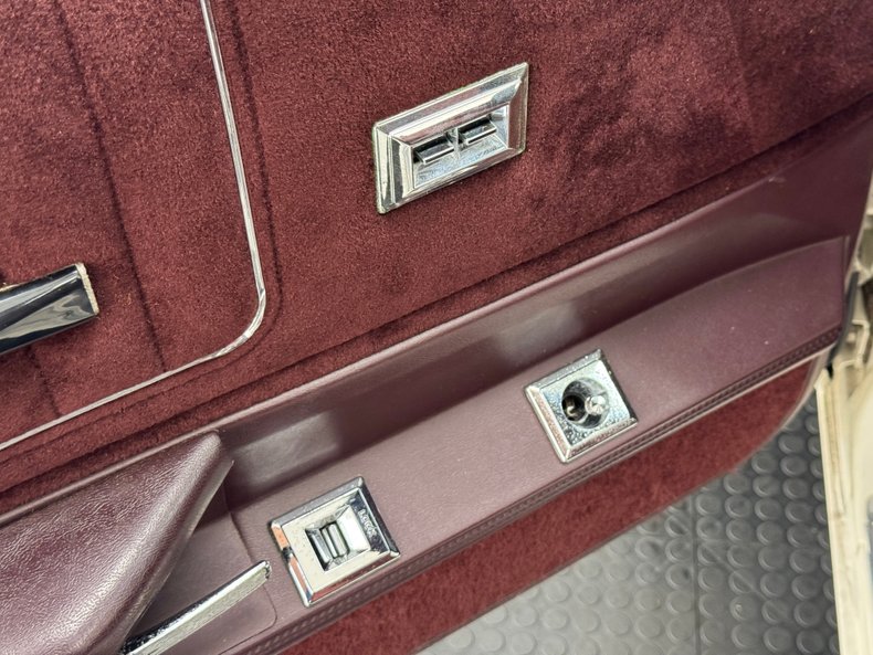 Chevrolet-Monte-carlo-1986-White-Burgundy-35