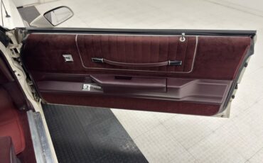 Chevrolet-Monte-carlo-1986-White-Burgundy-36