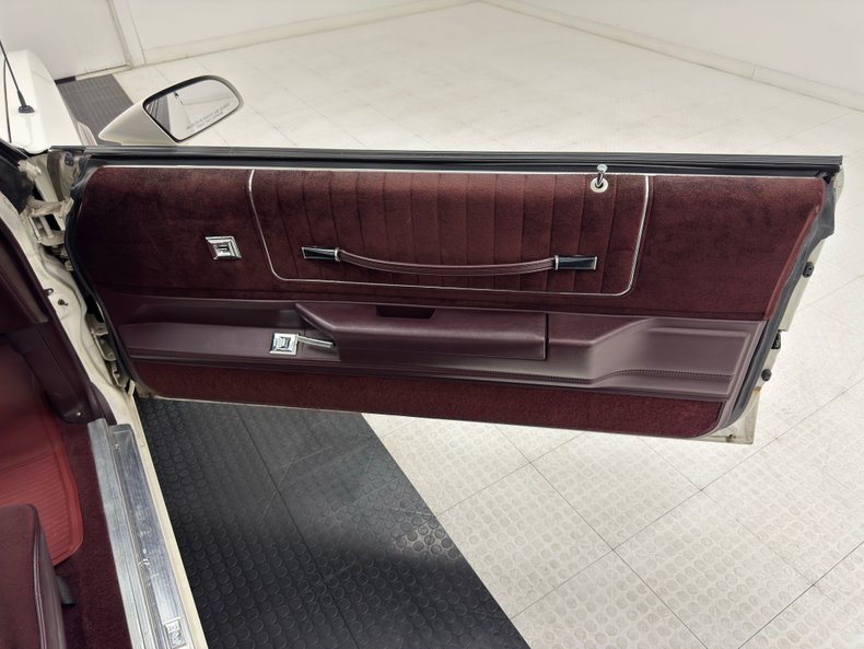 Chevrolet-Monte-carlo-1986-White-Burgundy-36