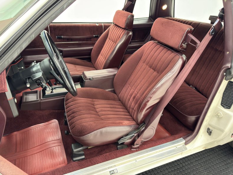 Chevrolet-Monte-carlo-1986-White-Burgundy-37