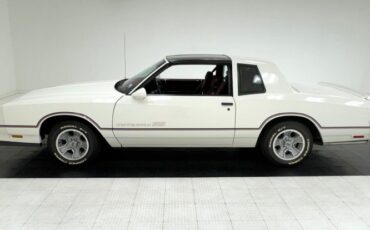 Chevrolet-Monte-carlo-1986-White-Burgundy
