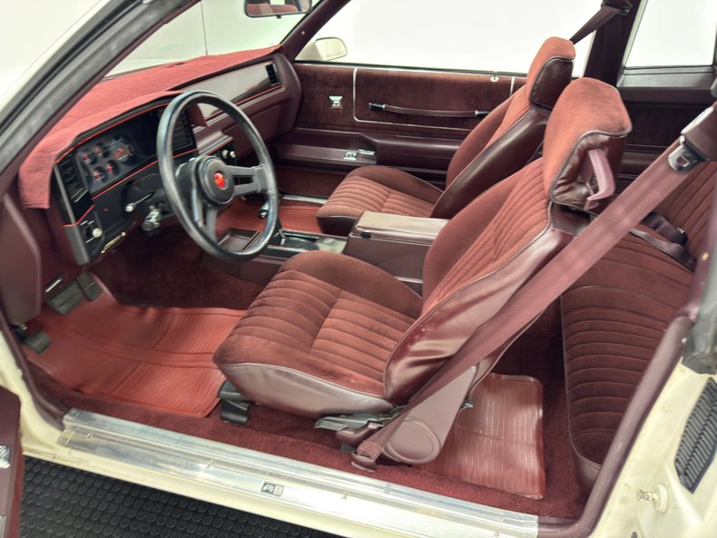 Chevrolet-Monte-carlo-1986-White-Burgundy-38