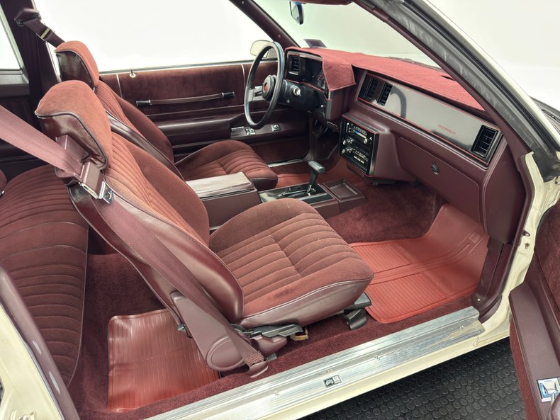 Chevrolet-Monte-carlo-1986-White-Burgundy-39