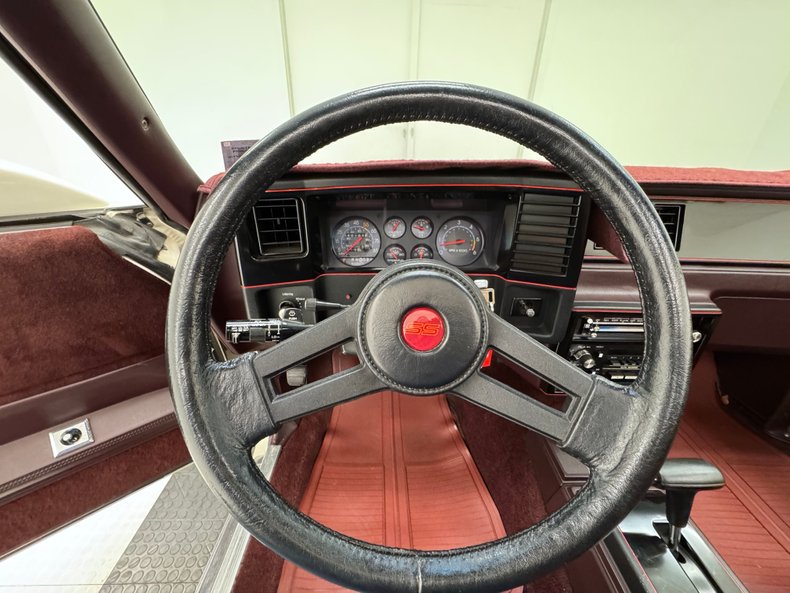 Chevrolet-Monte-carlo-1986-White-Burgundy-41