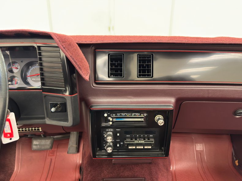 Chevrolet-Monte-carlo-1986-White-Burgundy-44