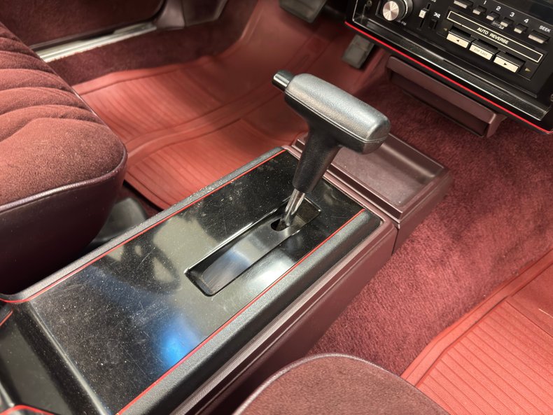 Chevrolet-Monte-carlo-1986-White-Burgundy-47
