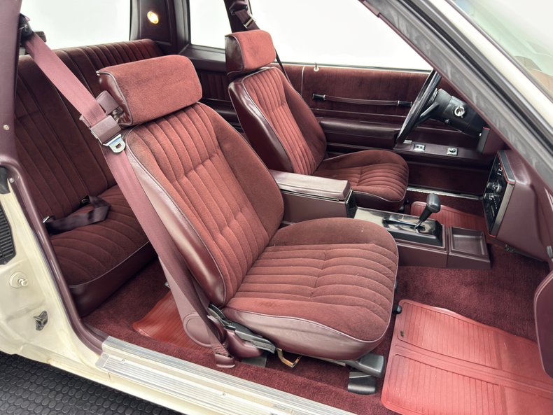 Chevrolet-Monte-carlo-1986-White-Burgundy-5