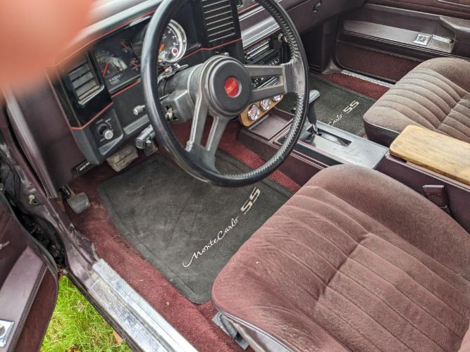 Chevrolet-Monte-carlo-1987-Custom-2
