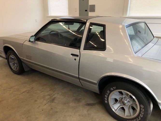 Chevrolet-Monte-carlo-1987-Silver-Burgundy-19