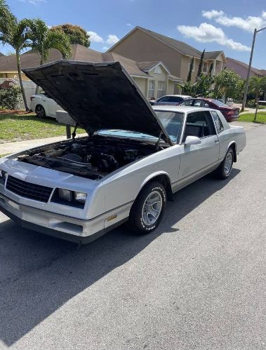 Chevrolet-Monte-carlo-1987-Silver