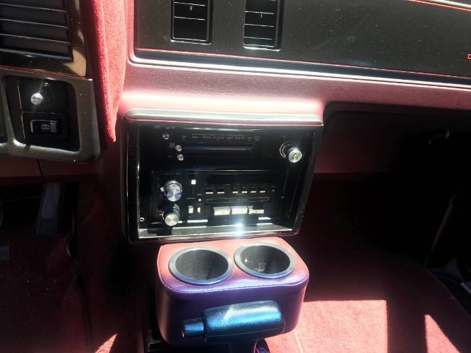 Chevrolet-Monte-carlo-1987-White-11