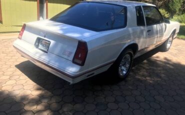 Chevrolet-Monte-carlo-1987-White-3