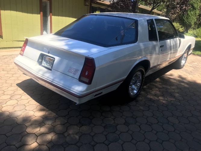 Chevrolet-Monte-carlo-1987-White-3