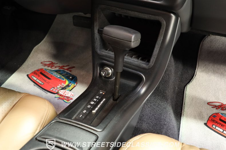 Chevrolet-Monte-carlo-1995-White-Light-Beige-Leather-38