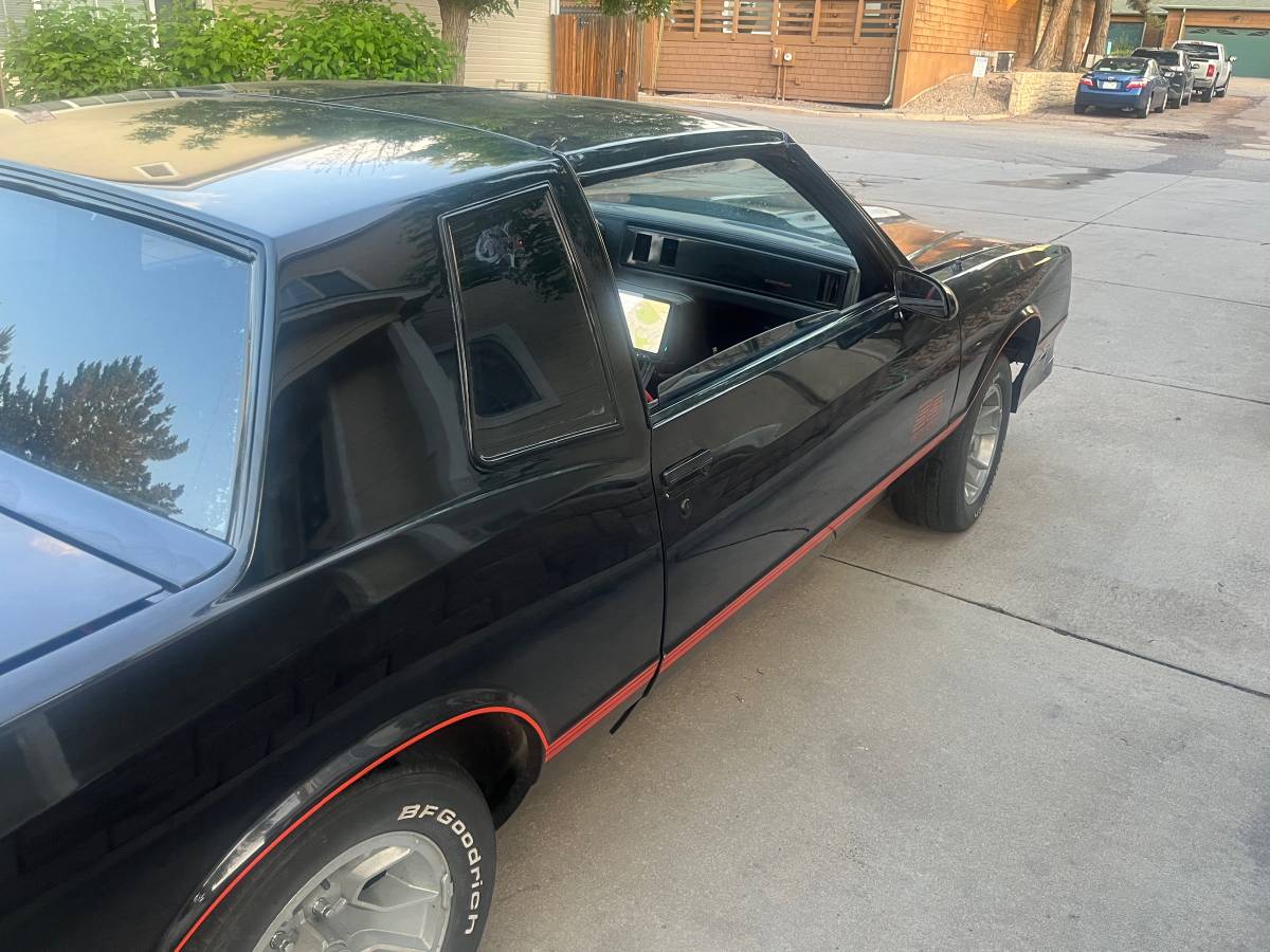 Chevrolet-Monte-carlo-ss-1986-4