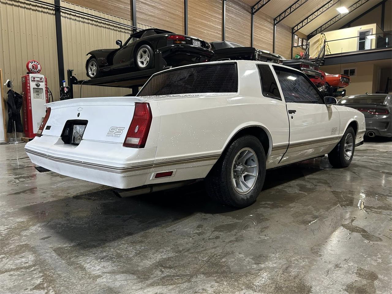 Chevrolet-Monte-carlo-ss-1988-white-tan-11