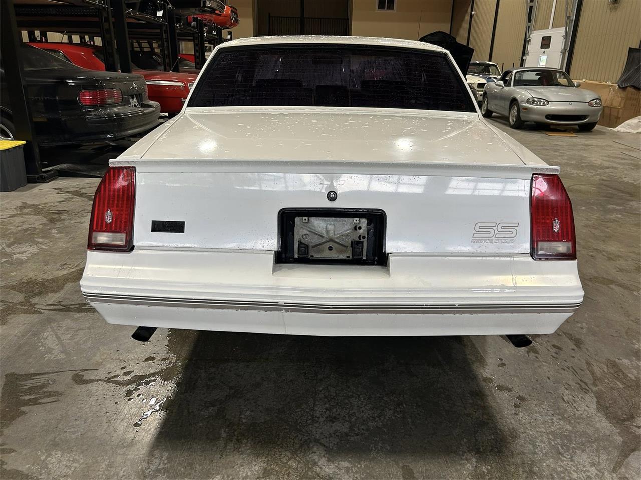 Chevrolet-Monte-carlo-ss-1988-white-tan-12