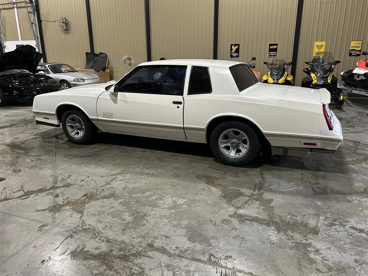 Chevrolet-Monte-carlo-ss-1988-white-tan-14