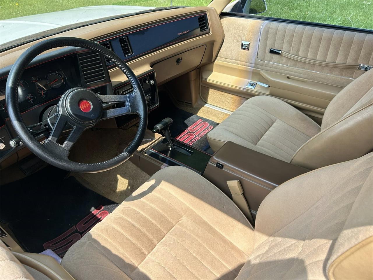 Chevrolet-Monte-carlo-ss-1988-white-tan-33