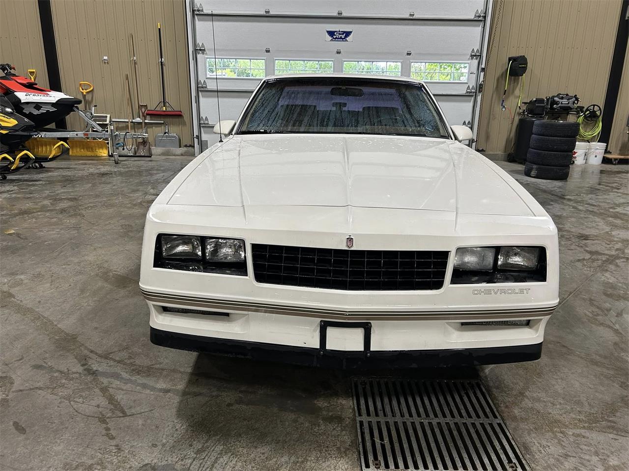 Chevrolet-Monte-carlo-ss-1988-white-tan-9