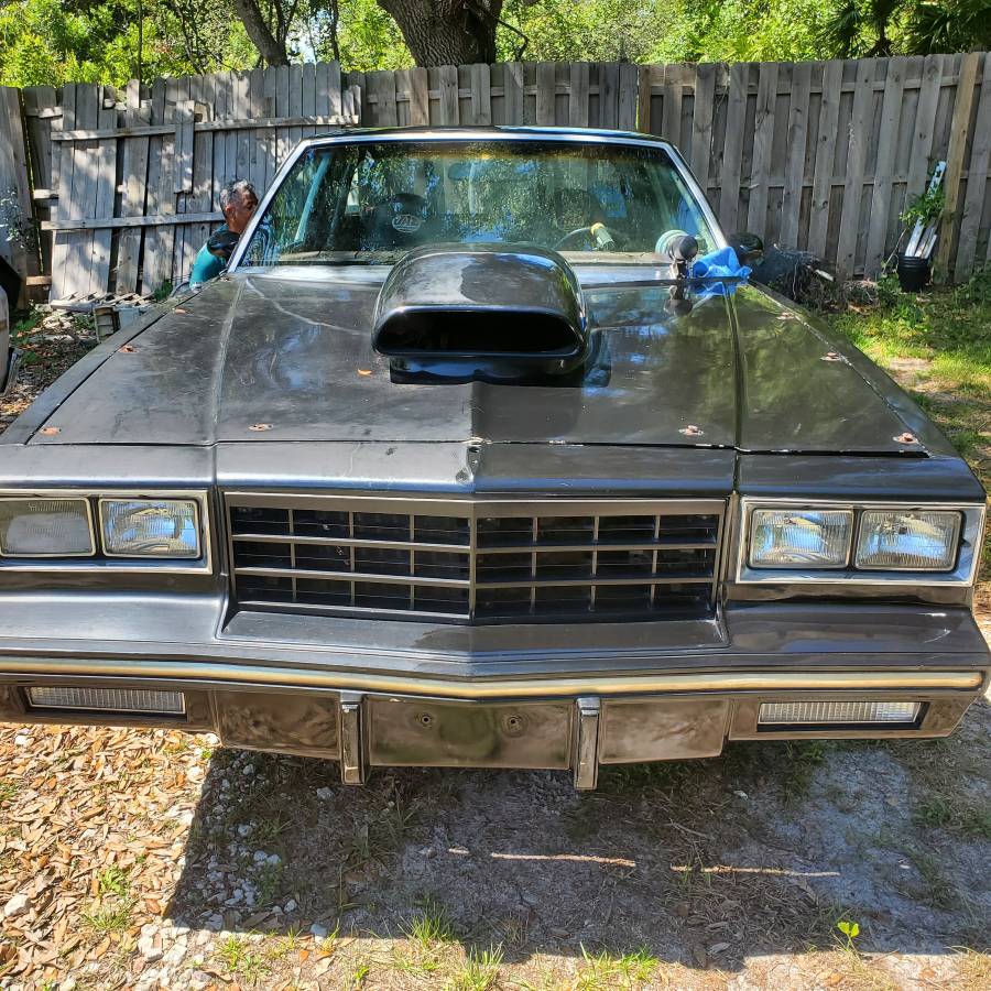 Chevrolet-Montecarlo-1983-8