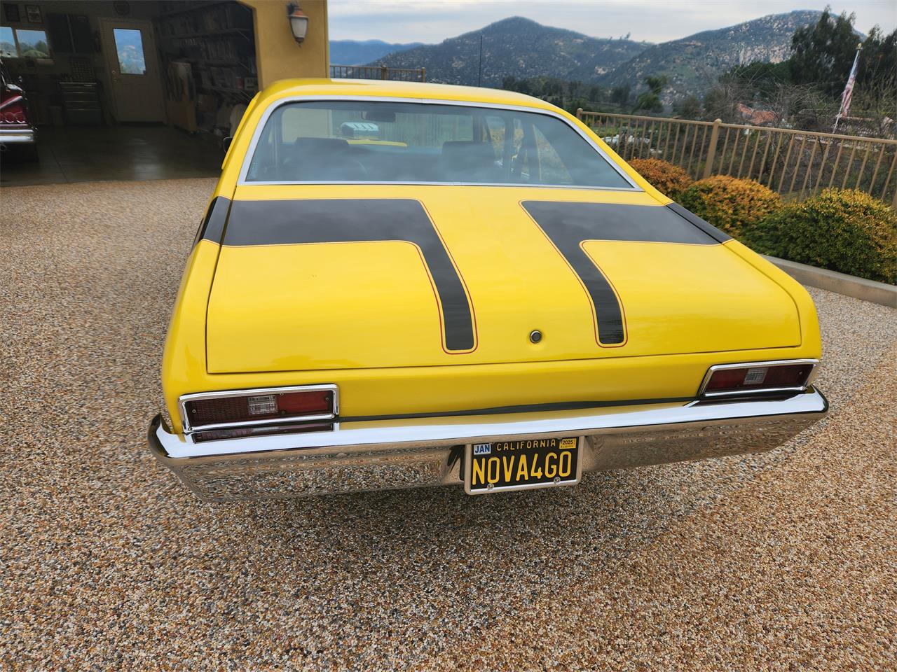 Chevrolet-Nova-1972-Yellow-Black-8
