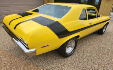 Chevrolet-Nova-1972-Yellow-Black-9