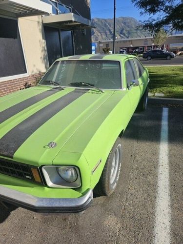 Chevrolet-Nova-1976-Green-Black-8