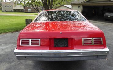Chevrolet-Nova-1978-red-Black-3