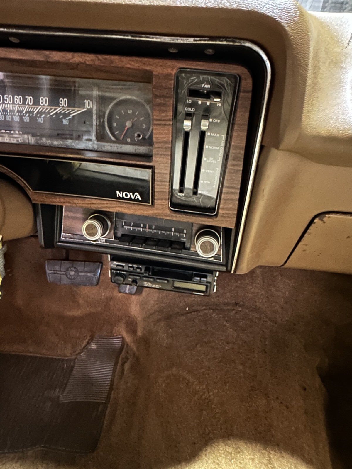Chevrolet-Nova-Concours-1976-Hatchback-7