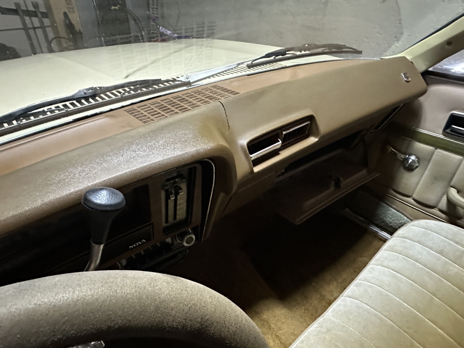 Chevrolet-Nova-Concours-1976-Hatchback-8