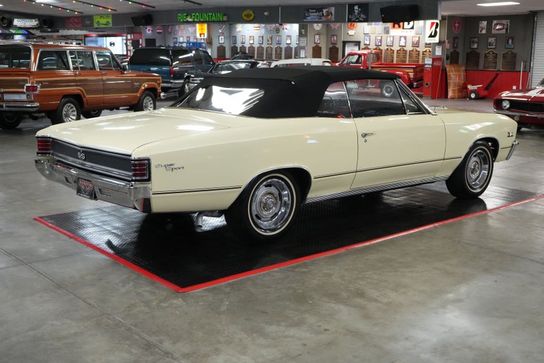 Chevrolet-Other-1967-Yellow-Black-19
