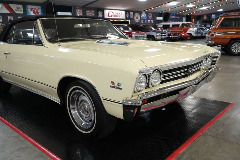 Chevrolet-Other-1967-Yellow-Black-43