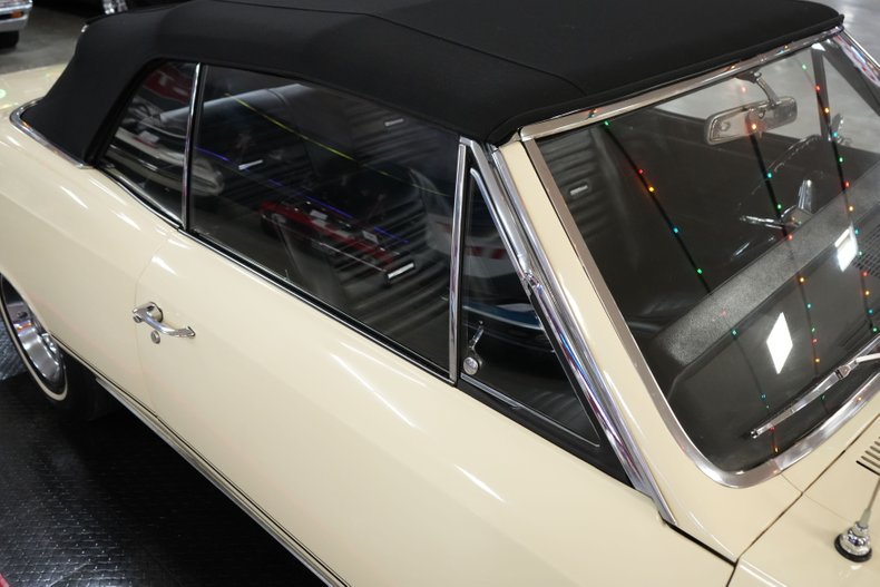 Chevrolet-Other-1967-Yellow-Black-48