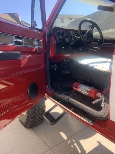 Chevrolet-Other-1975-RedWhite-Red-10
