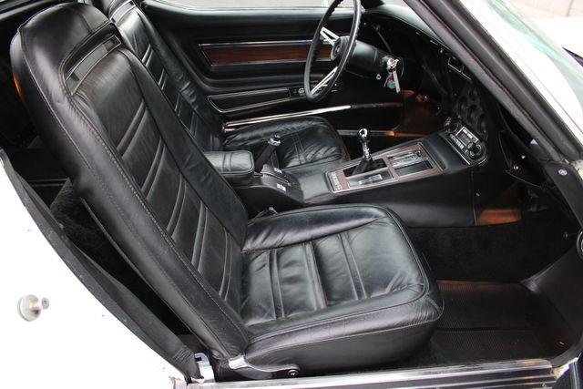 Chevrolet-Other-1975-White-Black-38